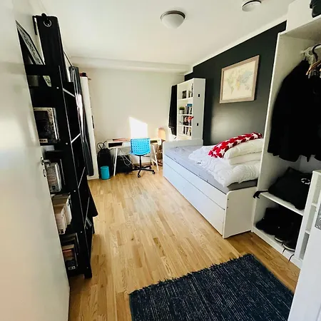 2 Bedroom In Great Location *